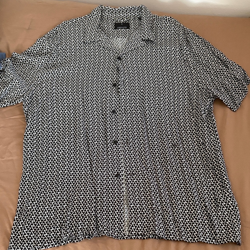 Button-Down Short Sleeve Shirt - Black & White Geometric